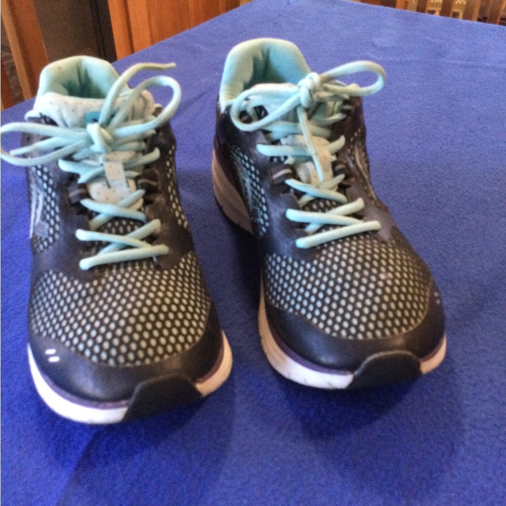 Vionic sneakers